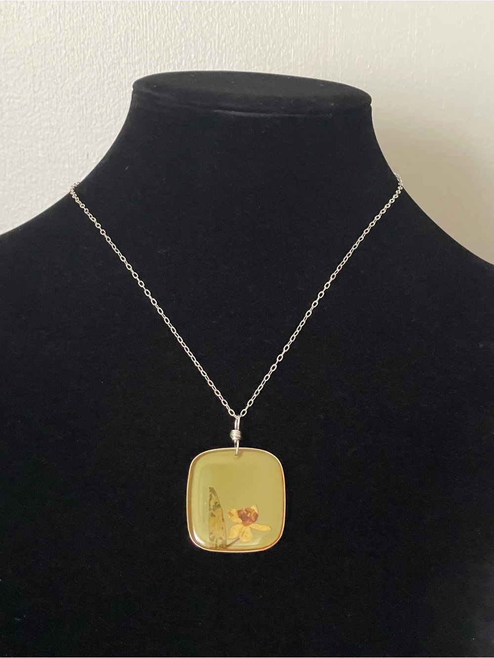 Vintage-Inspired Yellow Floral Square Pendant Necklace